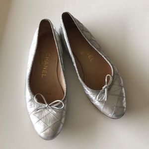 Vintage CHANEL ballet flats 😍
